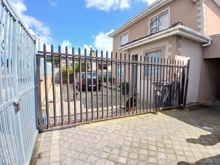 4 Bedroom Property for Sale in Devon Park Western Cape